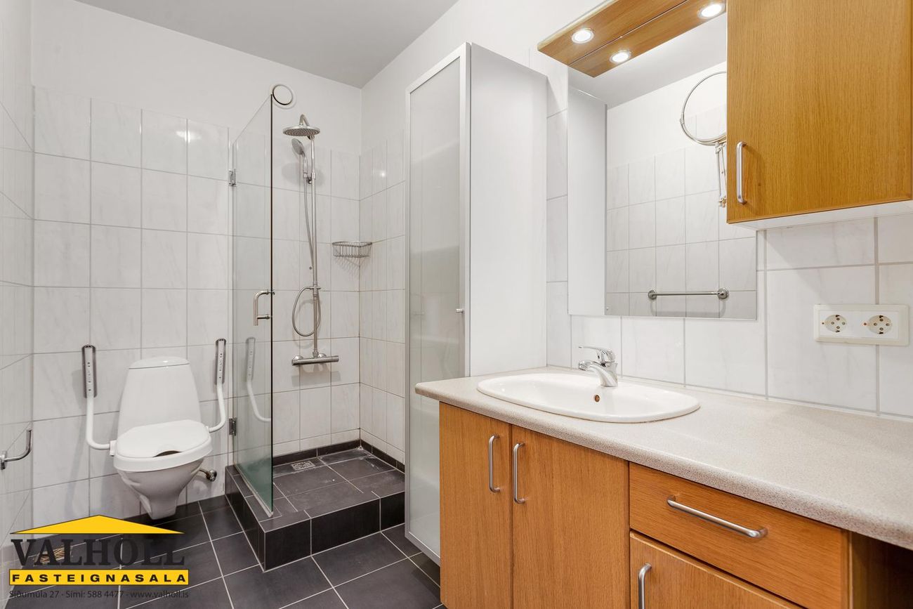 Erluás 2, 221 Hafnarfjörður