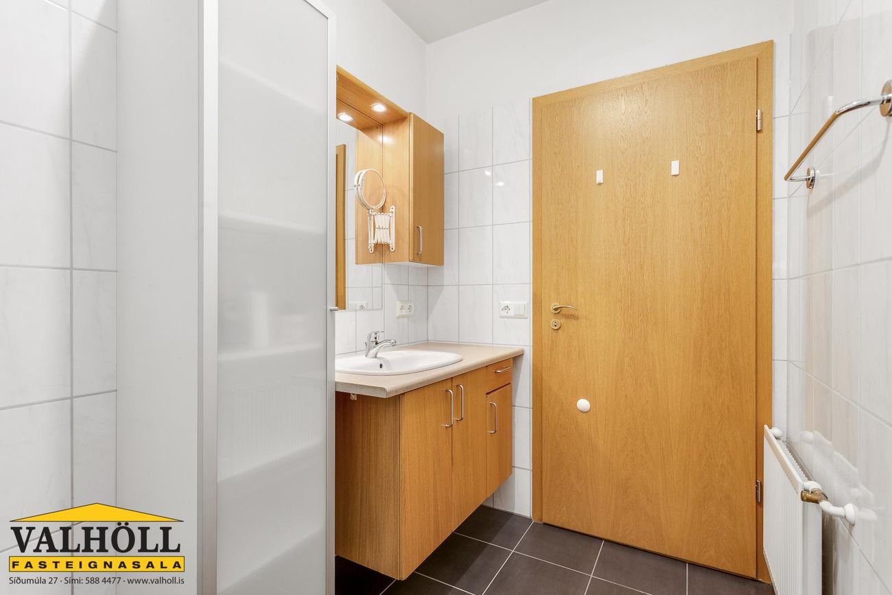 Erluás 2, 221 Hafnarfjörður