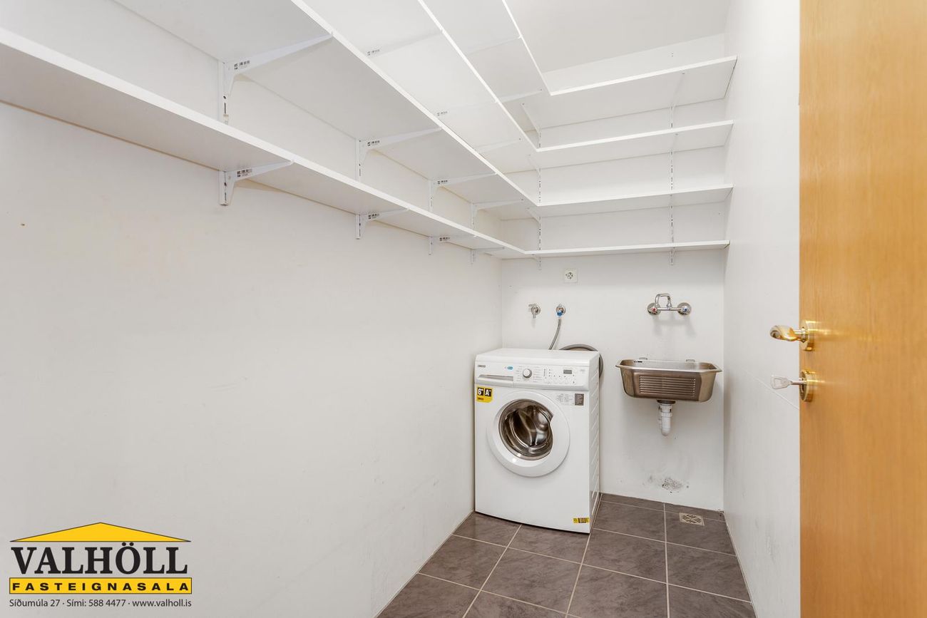 Erluás 2, 221 Hafnarfjörður