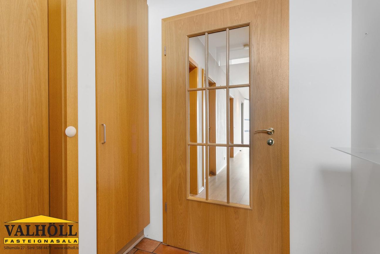 Erluás 2, 221 Hafnarfjörður