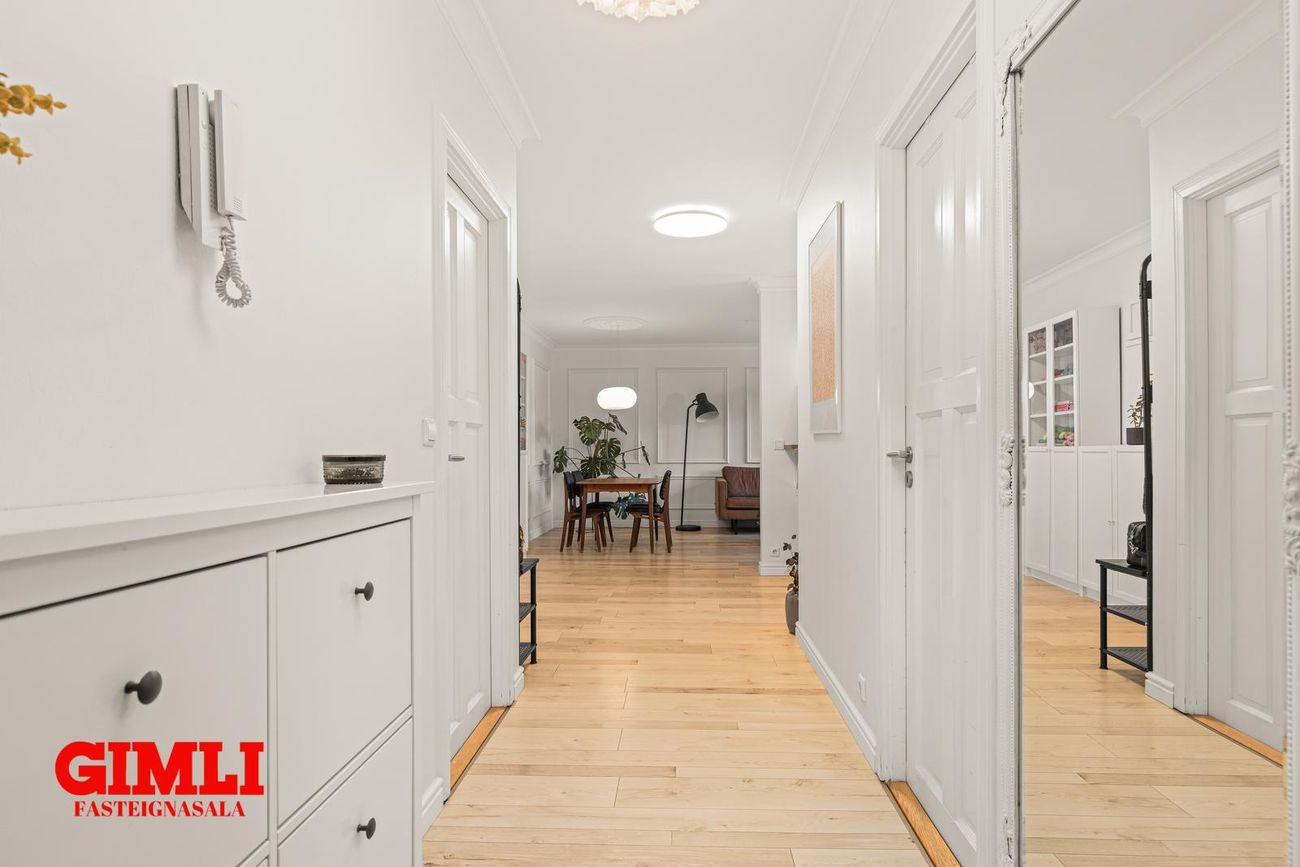 Grensásvegur 56, 108 Reykjavík