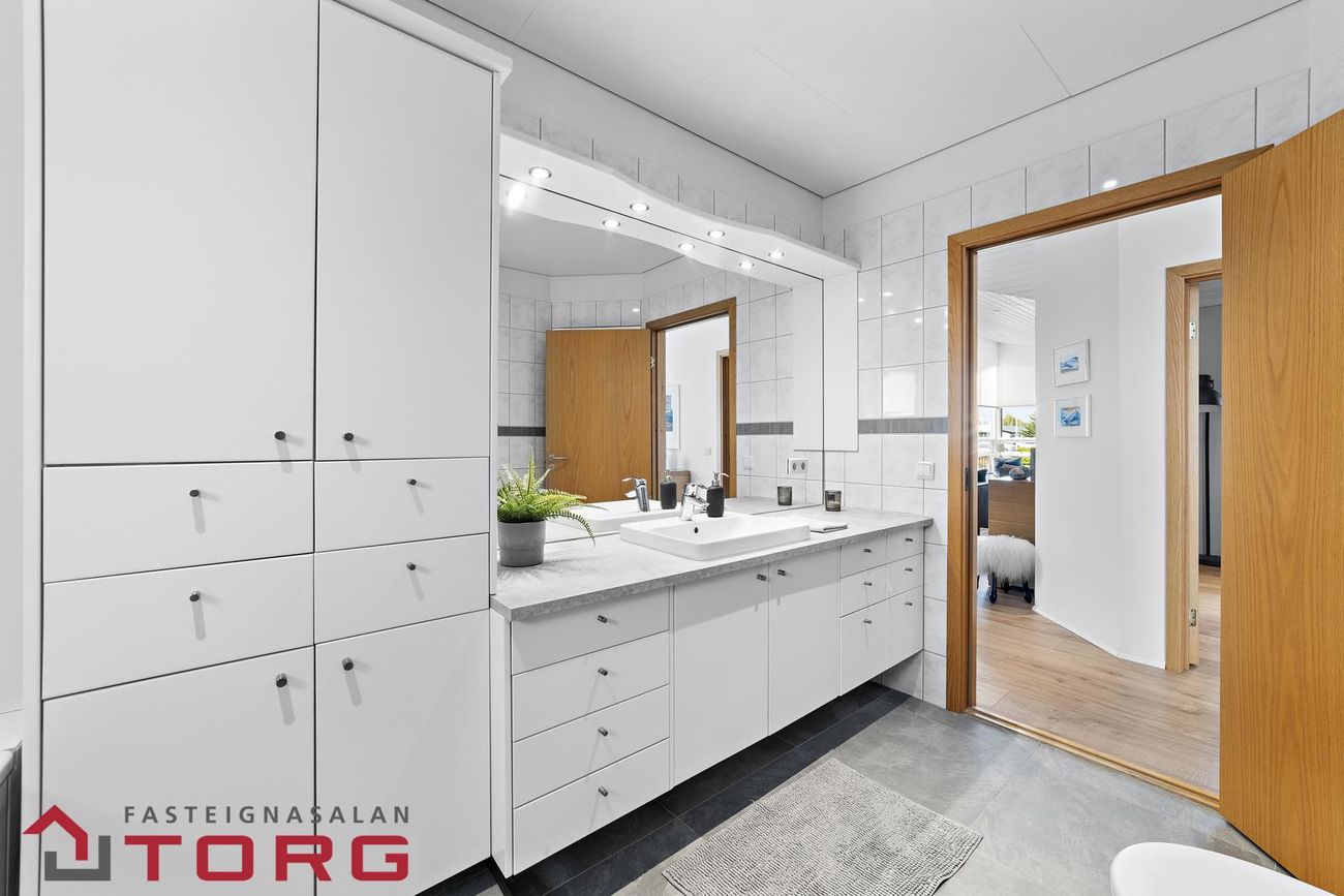 Týsvellir 1 - 0101, 230 Reykjanesbær