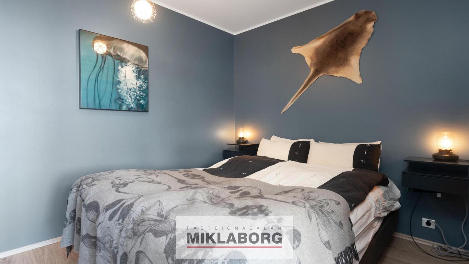 Grensásvegur 12, 108 Reykjavík