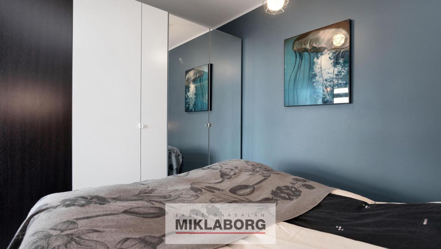 Grensásvegur 12, 108 Reykjavík
