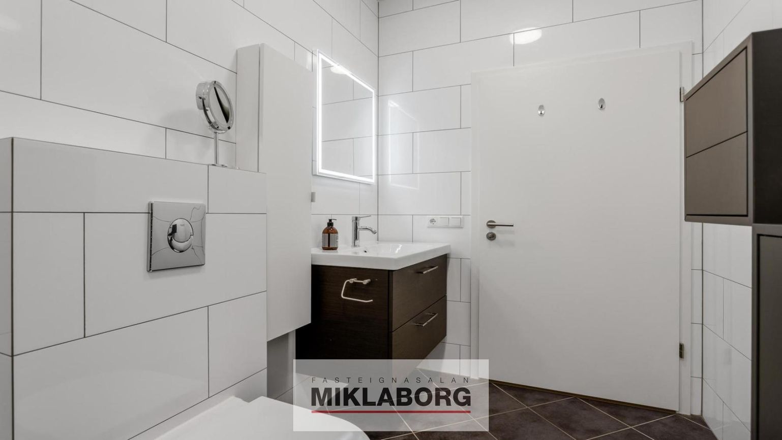 Grensásvegur 12, 108 Reykjavík