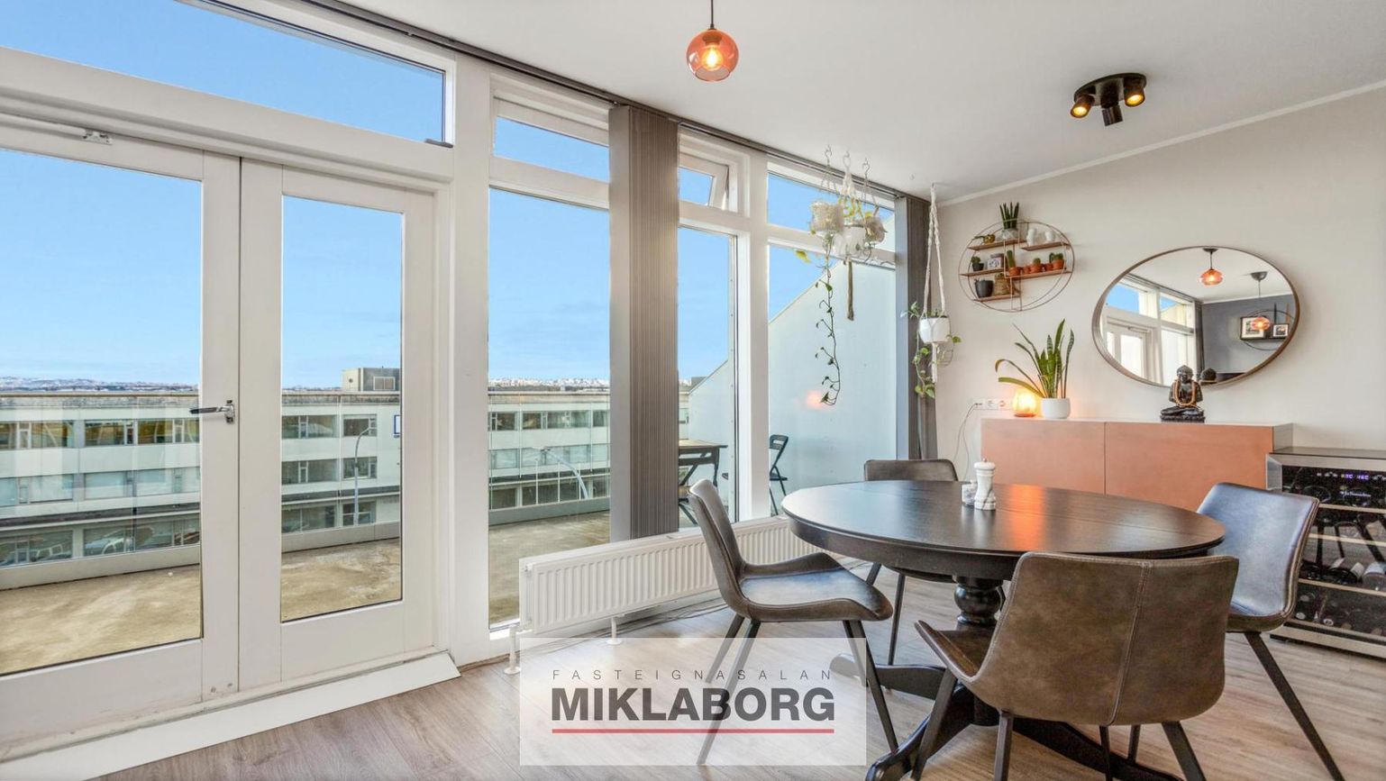 Grensásvegur 12, 108 Reykjavík