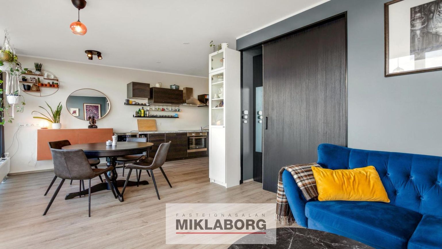 Grensásvegur 12, 108 Reykjavík