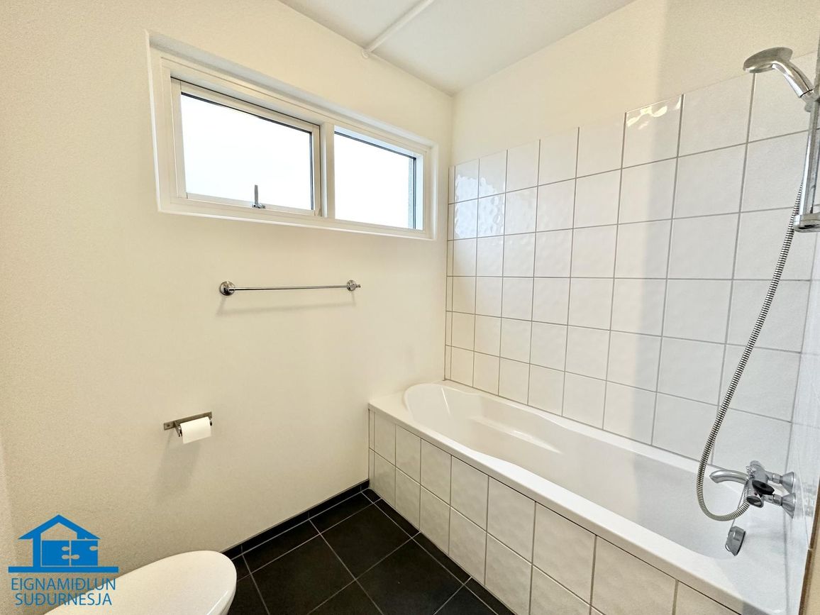 Tjarnabraut 14, 260 Reykjanesbær