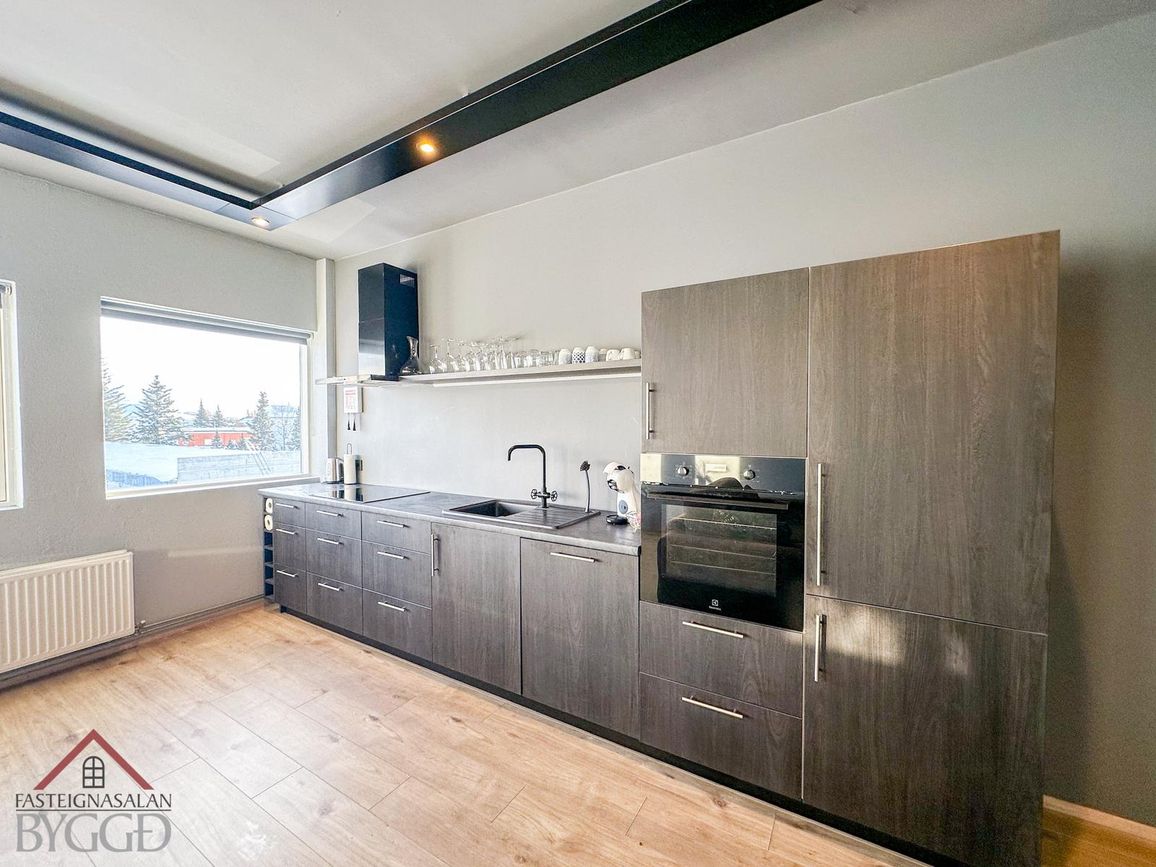Tryggvabraut 24, 600 Akureyri