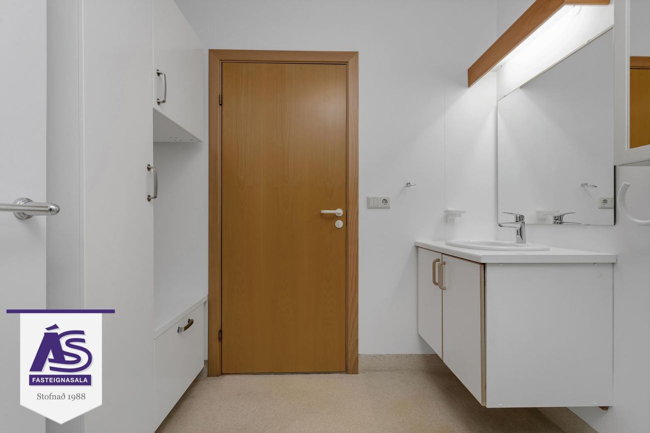 Hjallabraut 33, 220 Hafnarfjörður