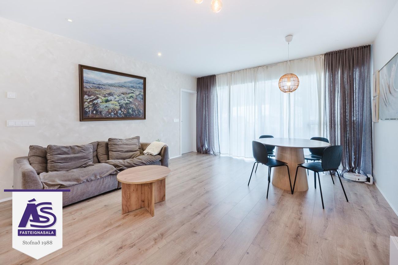 Áshamar 52 - 0110, 221 Hafnarfjörður