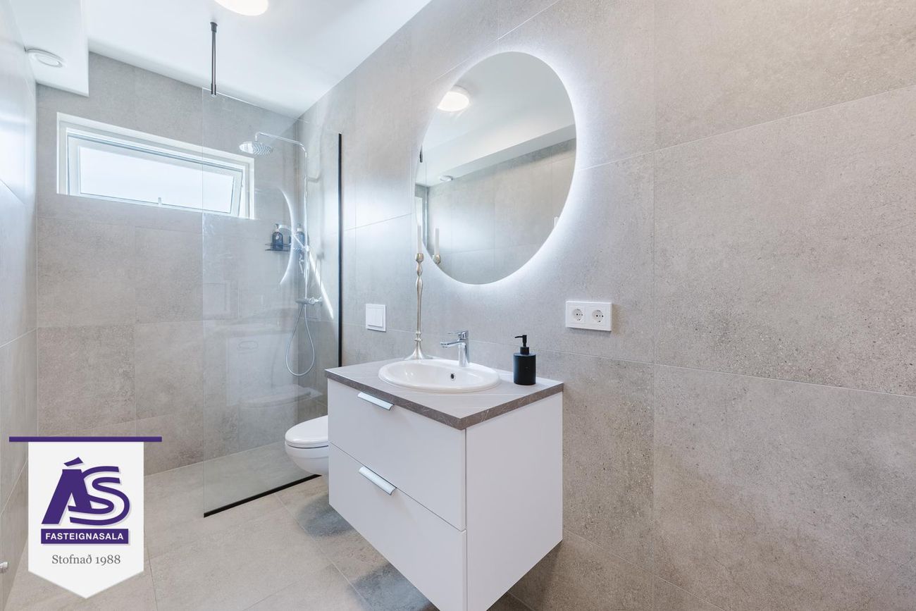 Áshamar 52 - 0110, 221 Hafnarfjörður