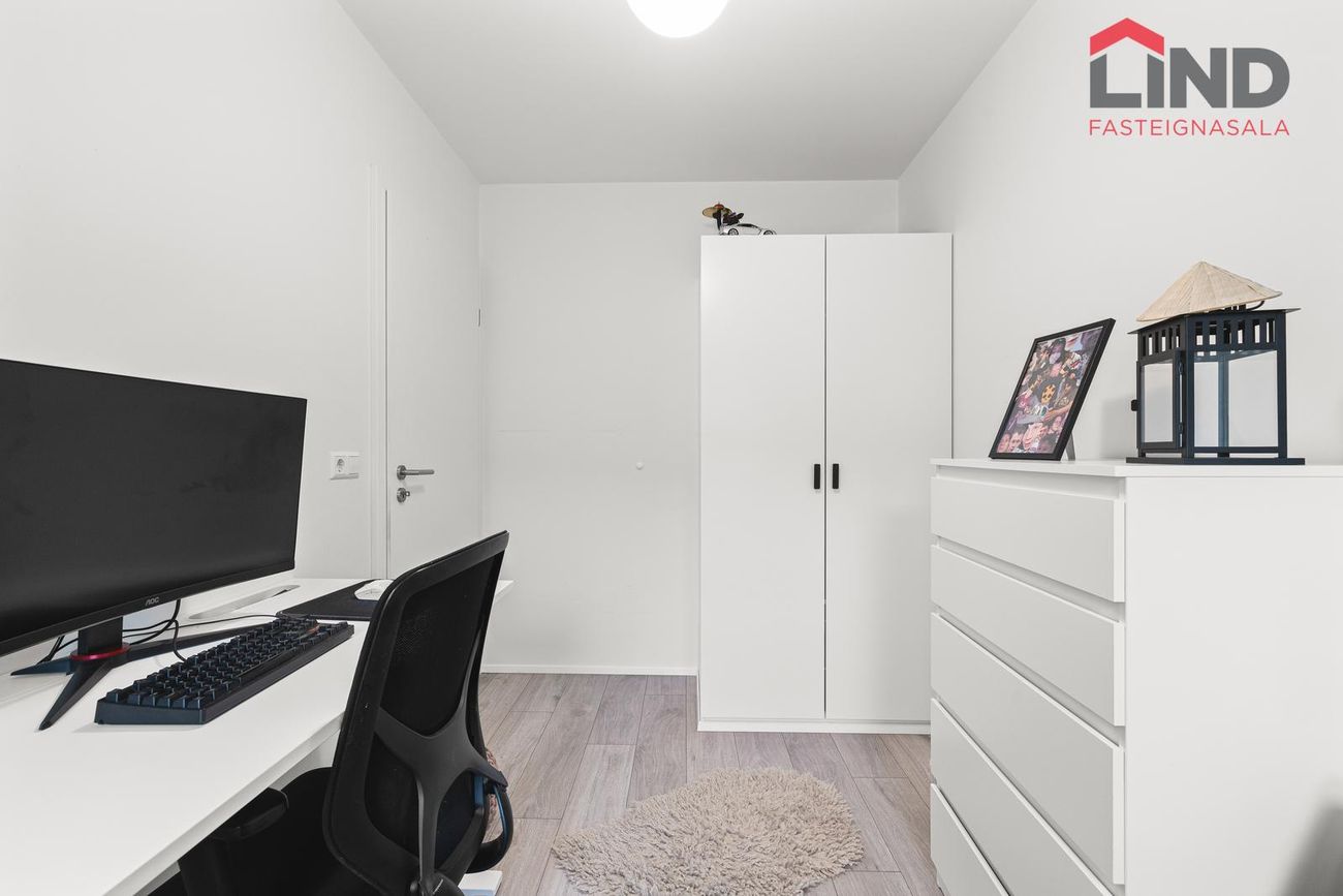 Jöfursbás 11E - 0409, 112 Reykjavík