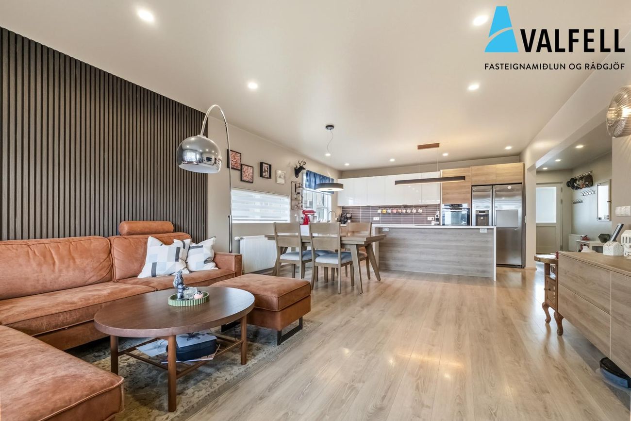 Asparskógar 27, 300 Akranes