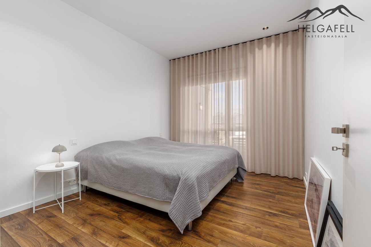 Grensásvegur 1F, 108 Reykjavík