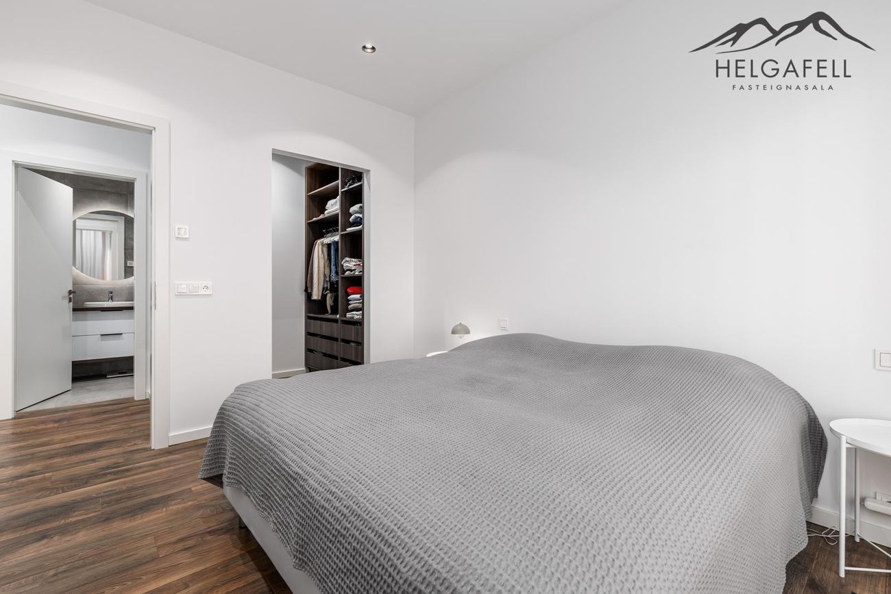 Grensásvegur 1F, 108 Reykjavík