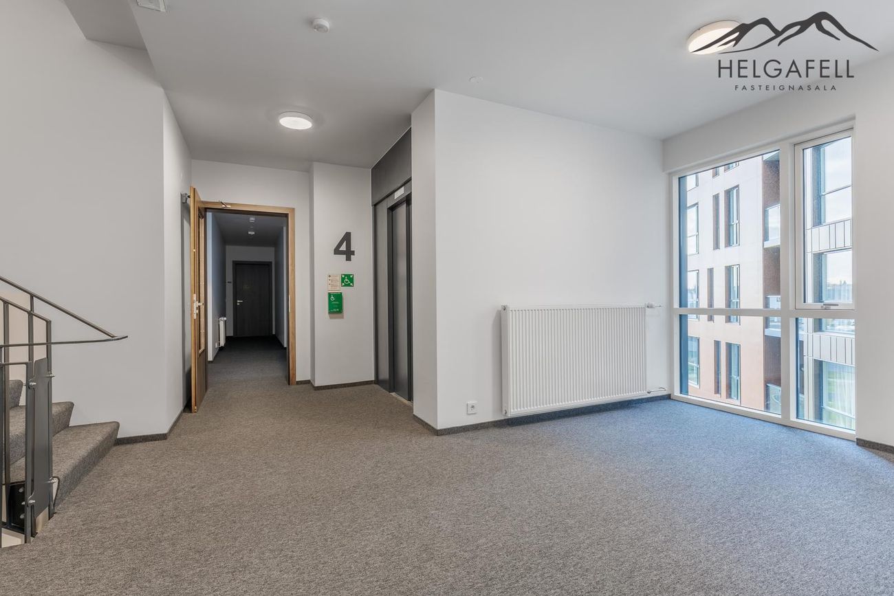 Grensásvegur 1F, 108 Reykjavík