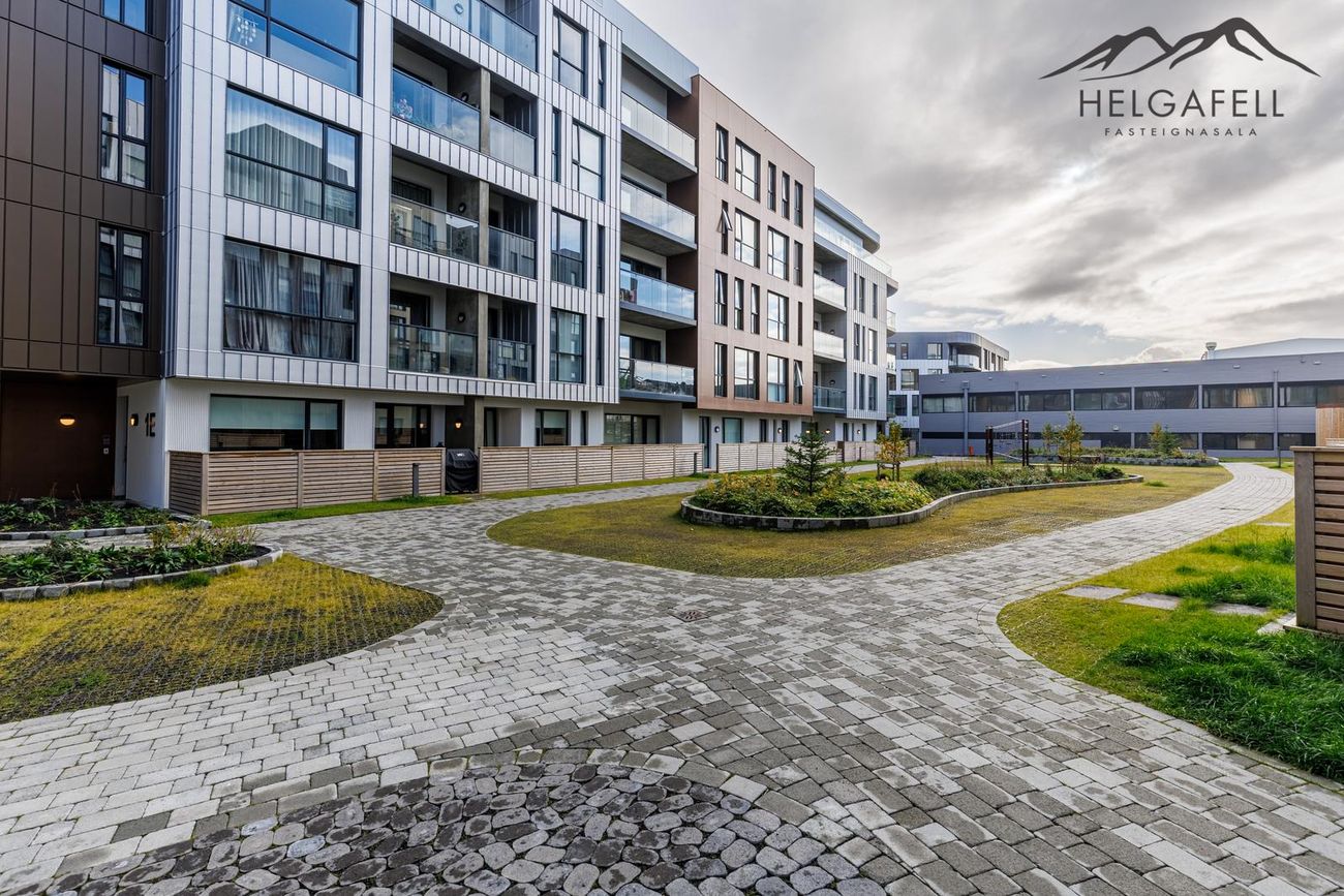 Grensásvegur 1F, 108 Reykjavík