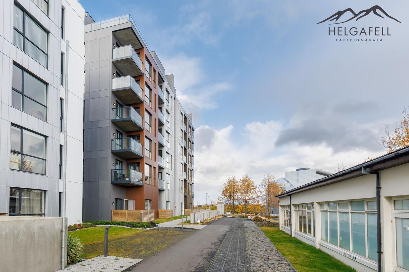 Grensásvegur 1F, 108 Reykjavík