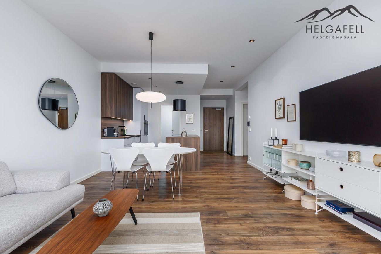 Grensásvegur 1F, 108 Reykjavík