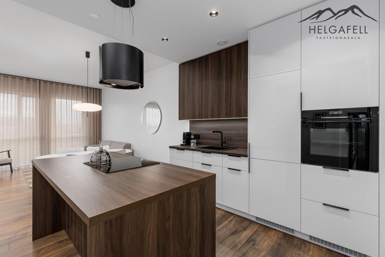 Grensásvegur 1F, 108 Reykjavík
