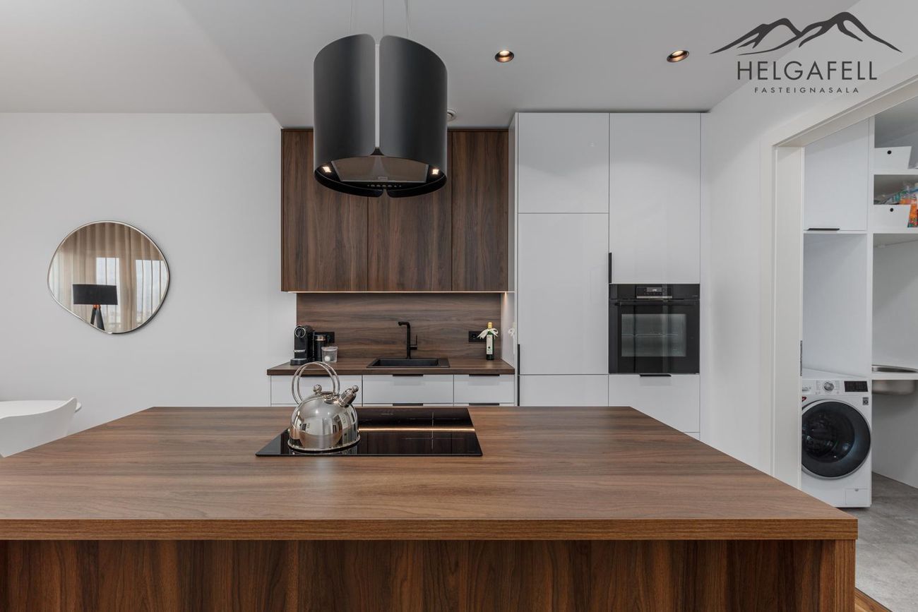 Grensásvegur 1F, 108 Reykjavík