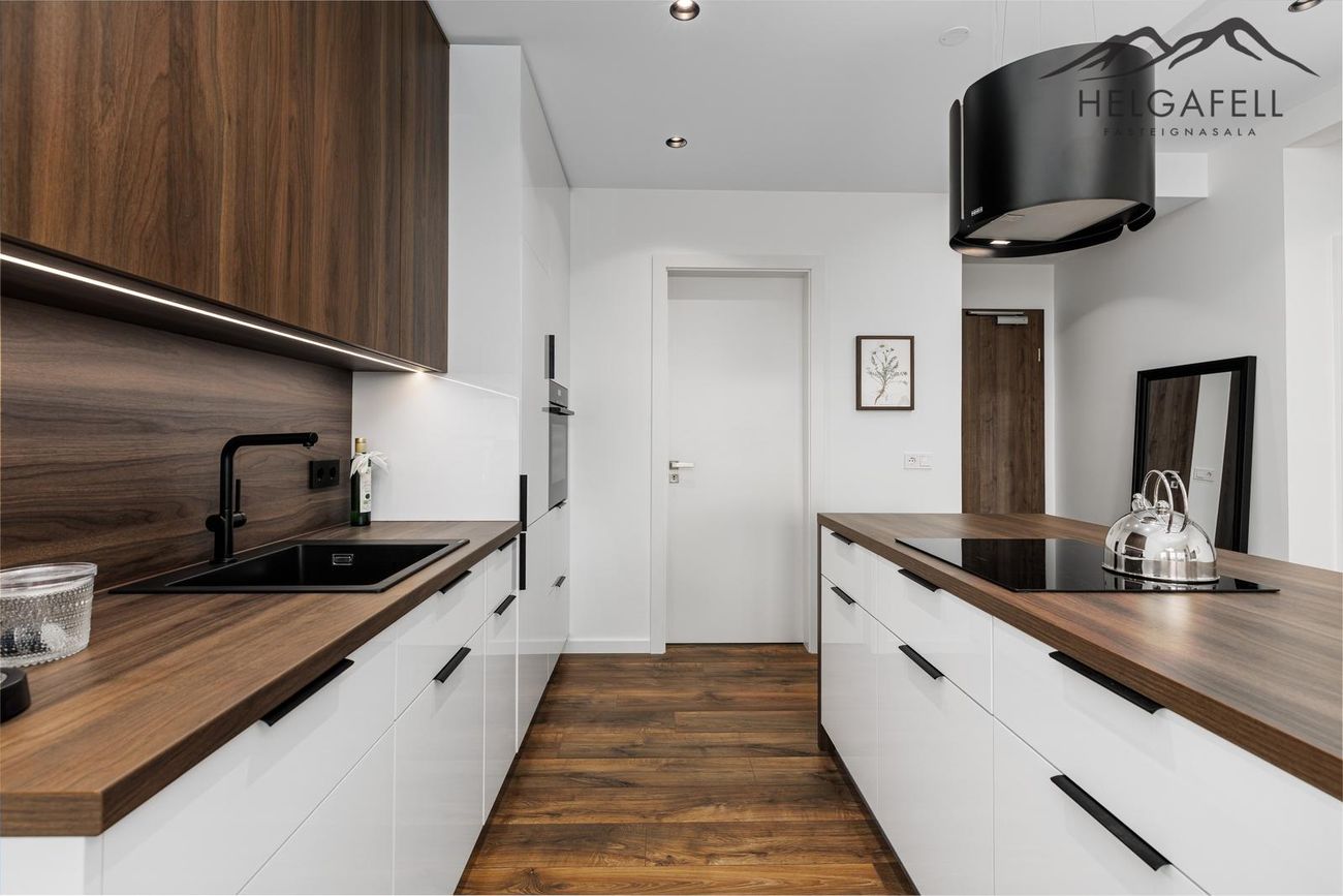 Grensásvegur 1F, 108 Reykjavík