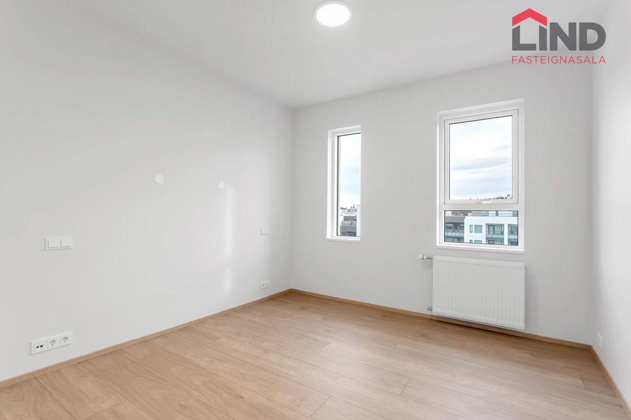 Fálkahlíð 5, 102 Reykjavík