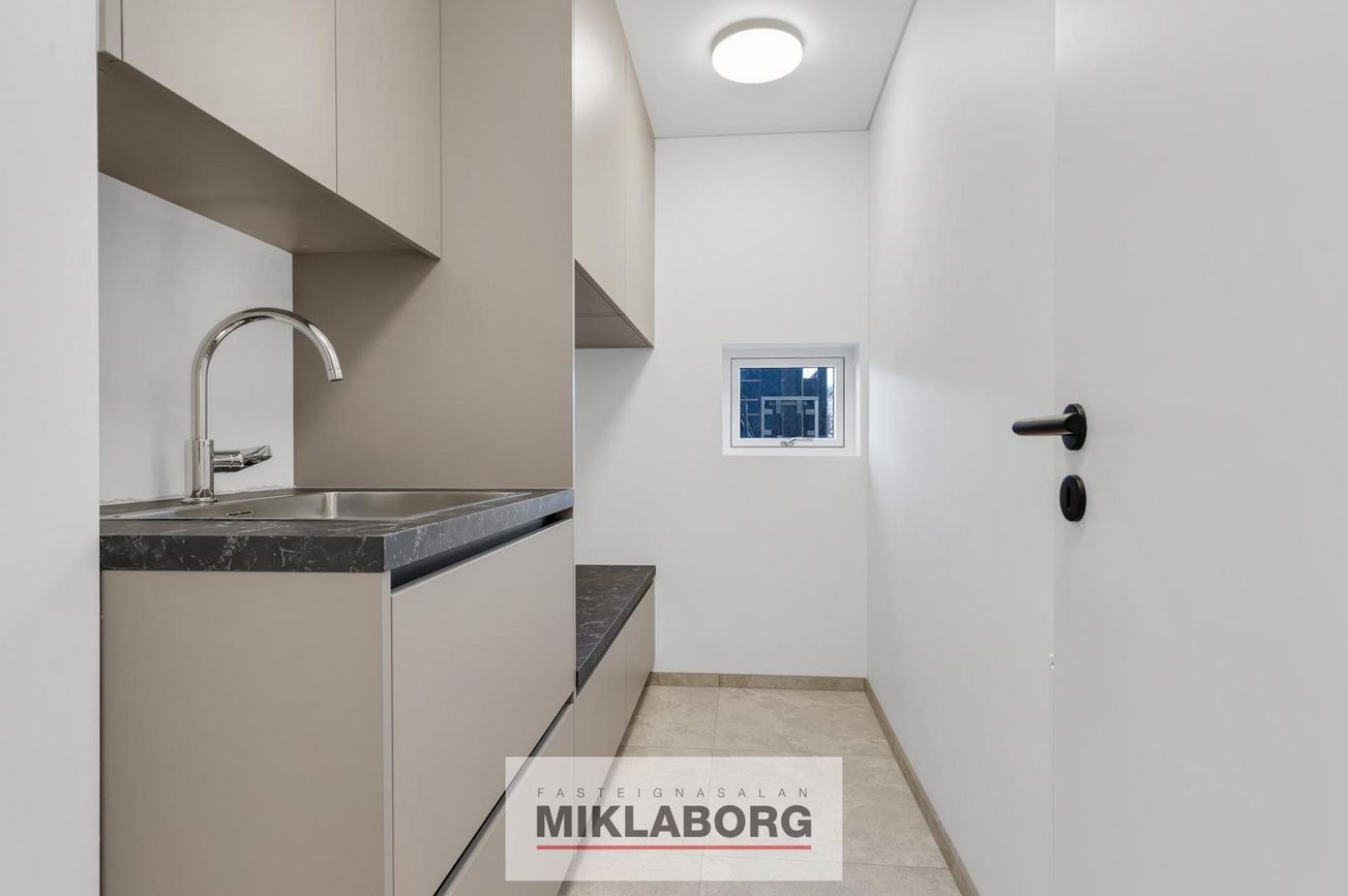 Eirhöfði 7A - 0305, 110 Reykjavík