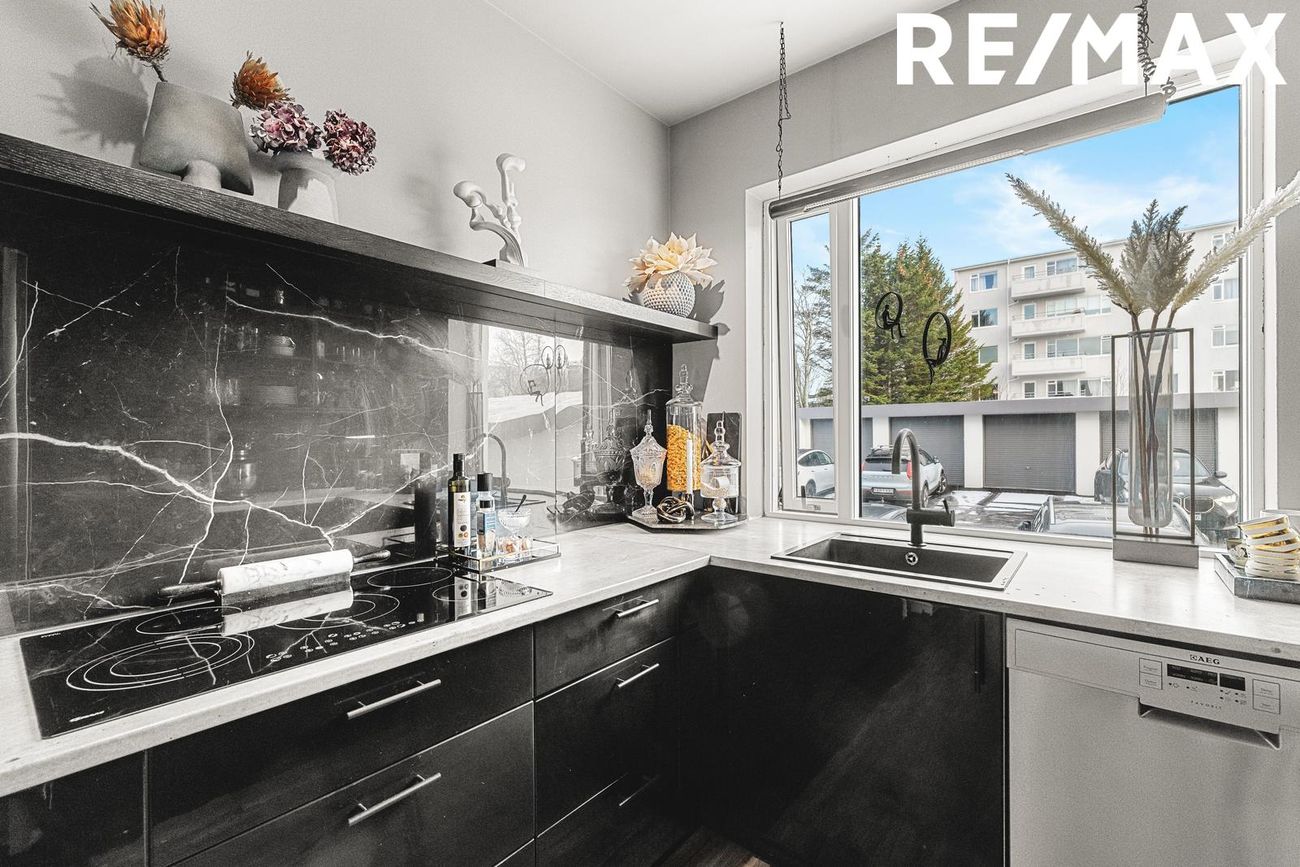 Hvassaleiti 30, 103 Reykjavík