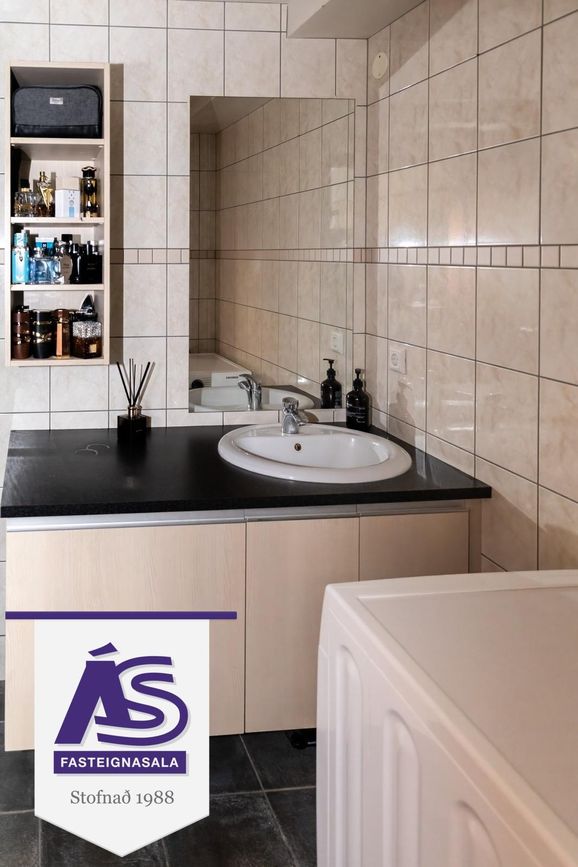 Hafnarstræti 81 - 0405, 600 Akureyri