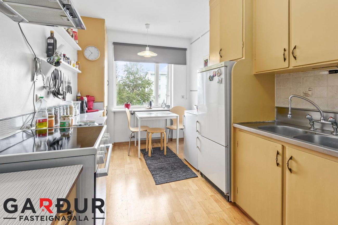 Gnoðarvogur 28, 104 Reykjavík