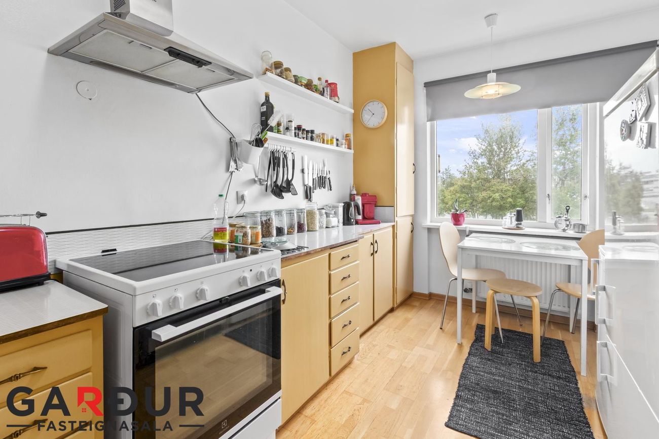 Gnoðarvogur 28, 104 Reykjavík