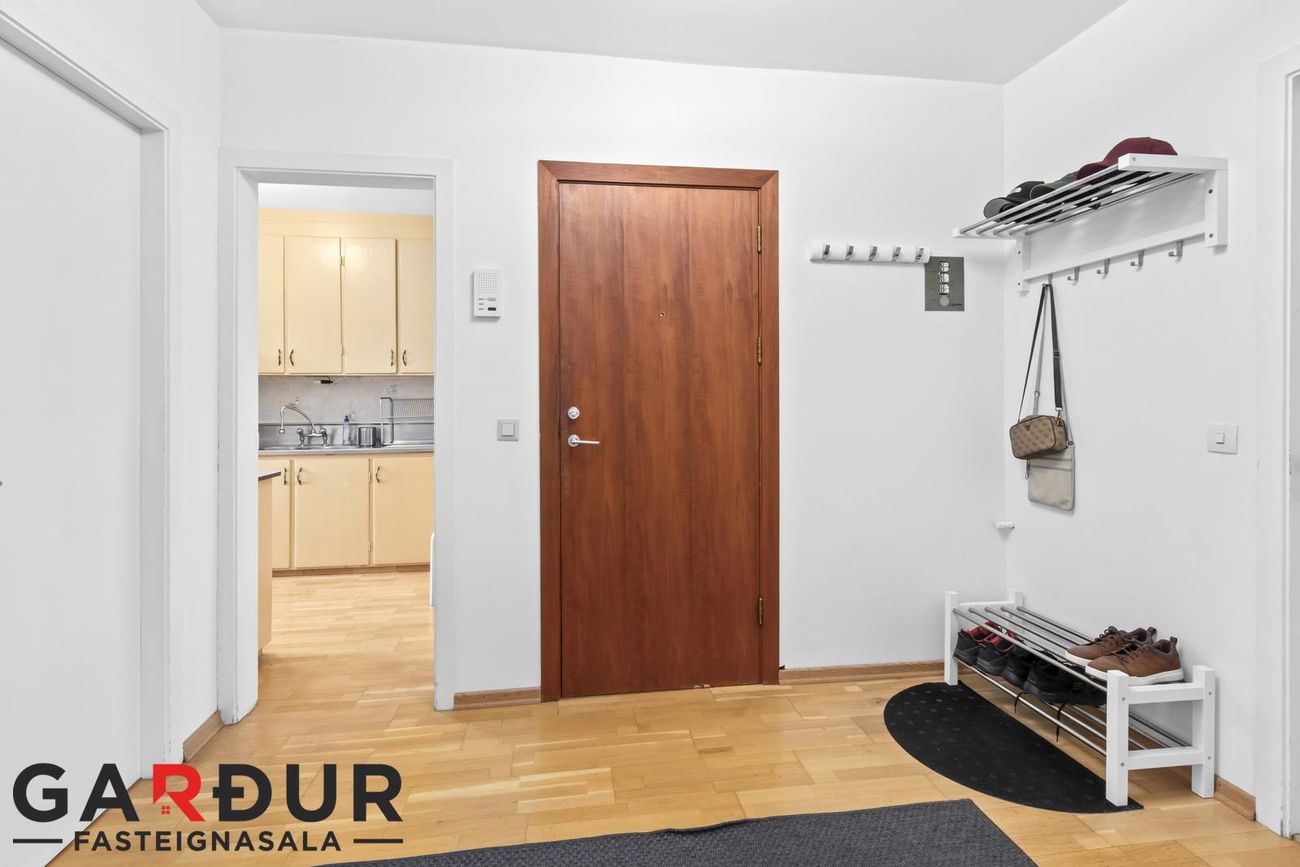 Gnoðarvogur 28, 104 Reykjavík