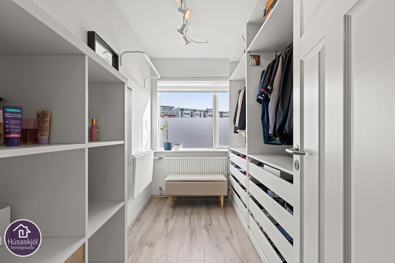 Dúfnahólar 2 - 0305, 111 Reykjavík