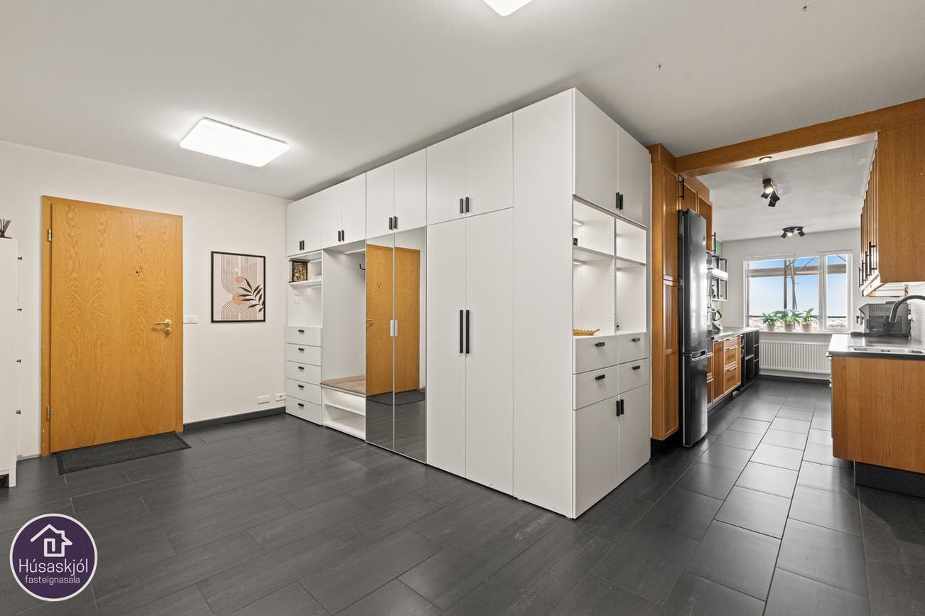 Dúfnahólar 2 - 0305, 111 Reykjavík