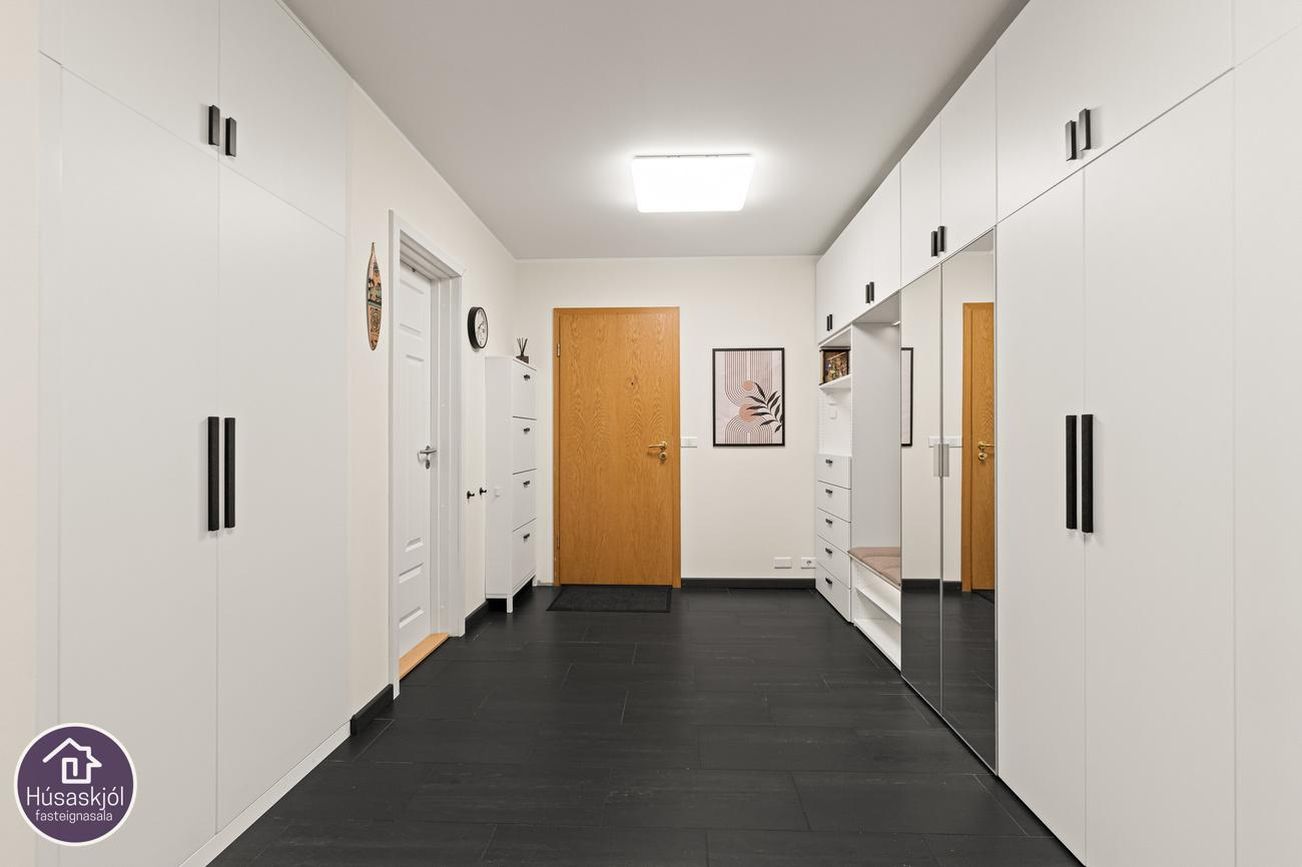 Dúfnahólar 2 - 0305, 111 Reykjavík