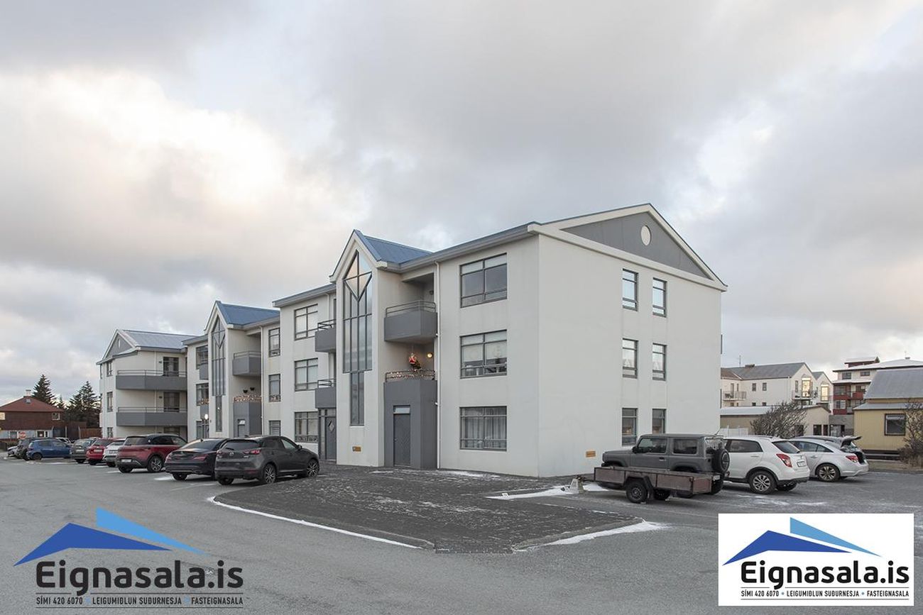 Kirkjuvegur 10, 230 Reykjanesbær