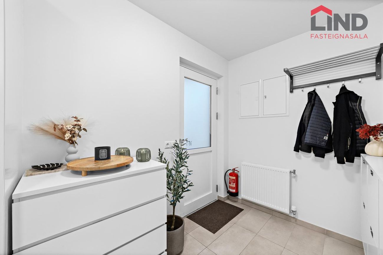 Dalsbraut 6, 260 Reykjanesbær