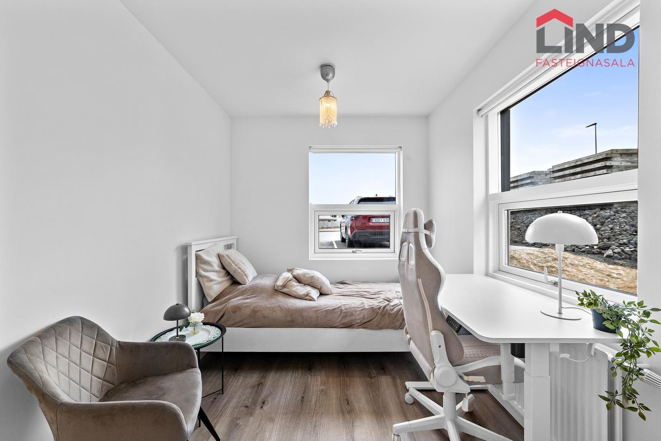 Dalsbraut 6, 260 Reykjanesbær