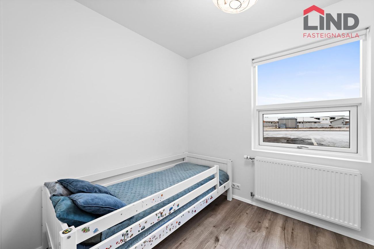 Dalsbraut 6, 260 Reykjanesbær