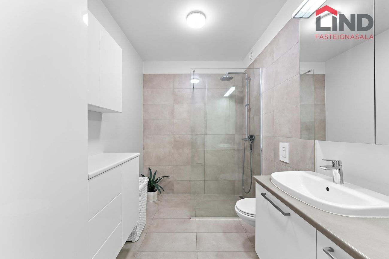 Dalsbraut 6, 260 Reykjanesbær