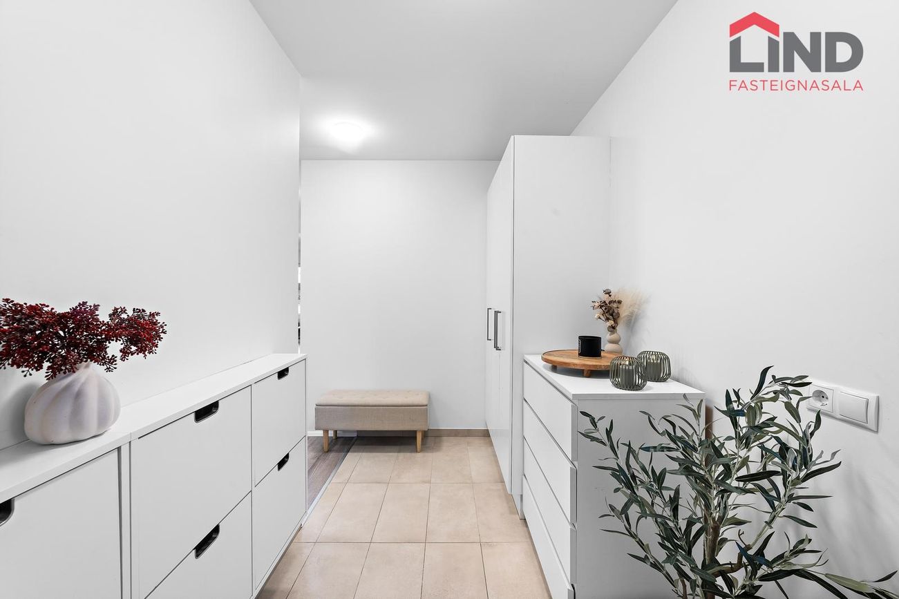 Dalsbraut 6, 260 Reykjanesbær