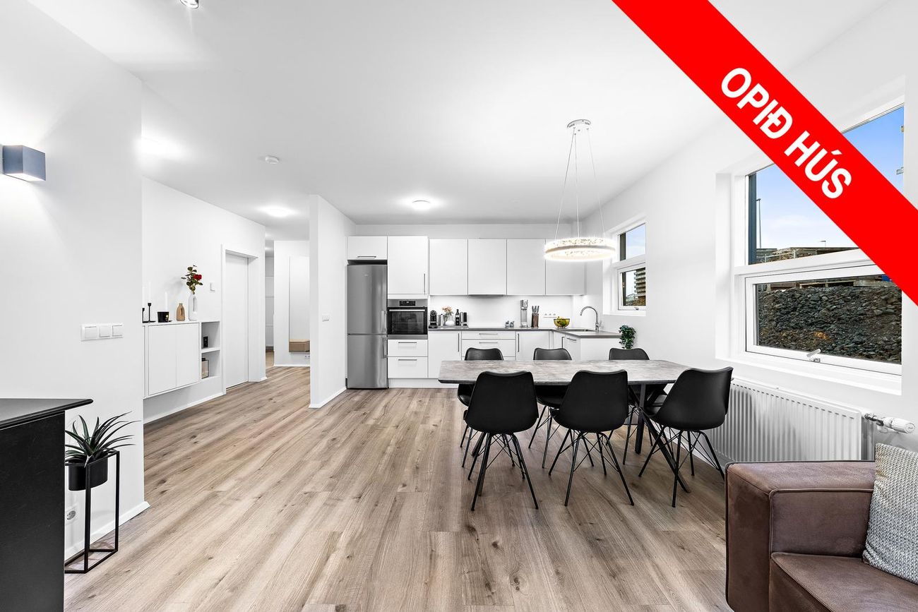 Dalsbraut 6, 260 Reykjanesbær