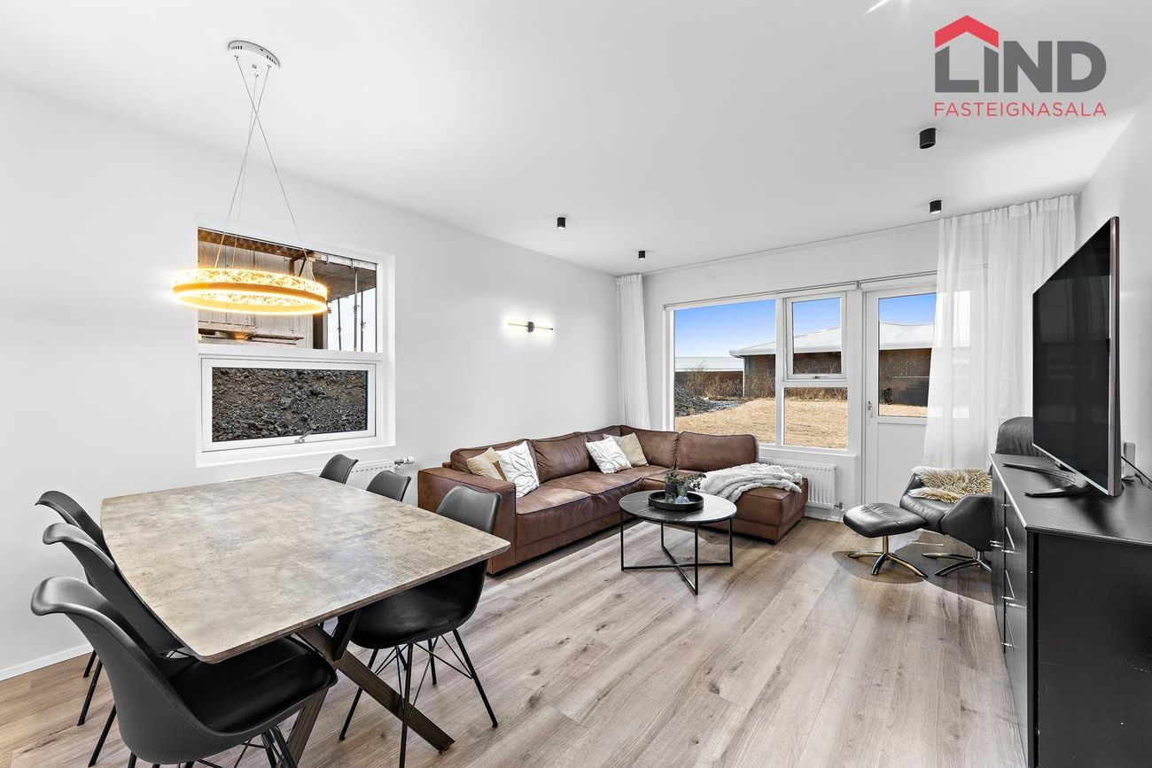 Dalsbraut 6, 260 Reykjanesbær