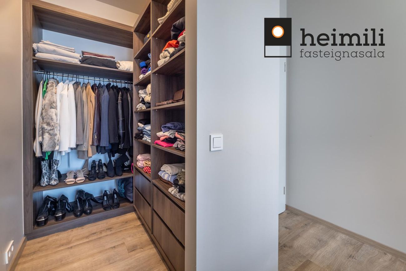 Grensásvegur 1E, 108 Reykjavík