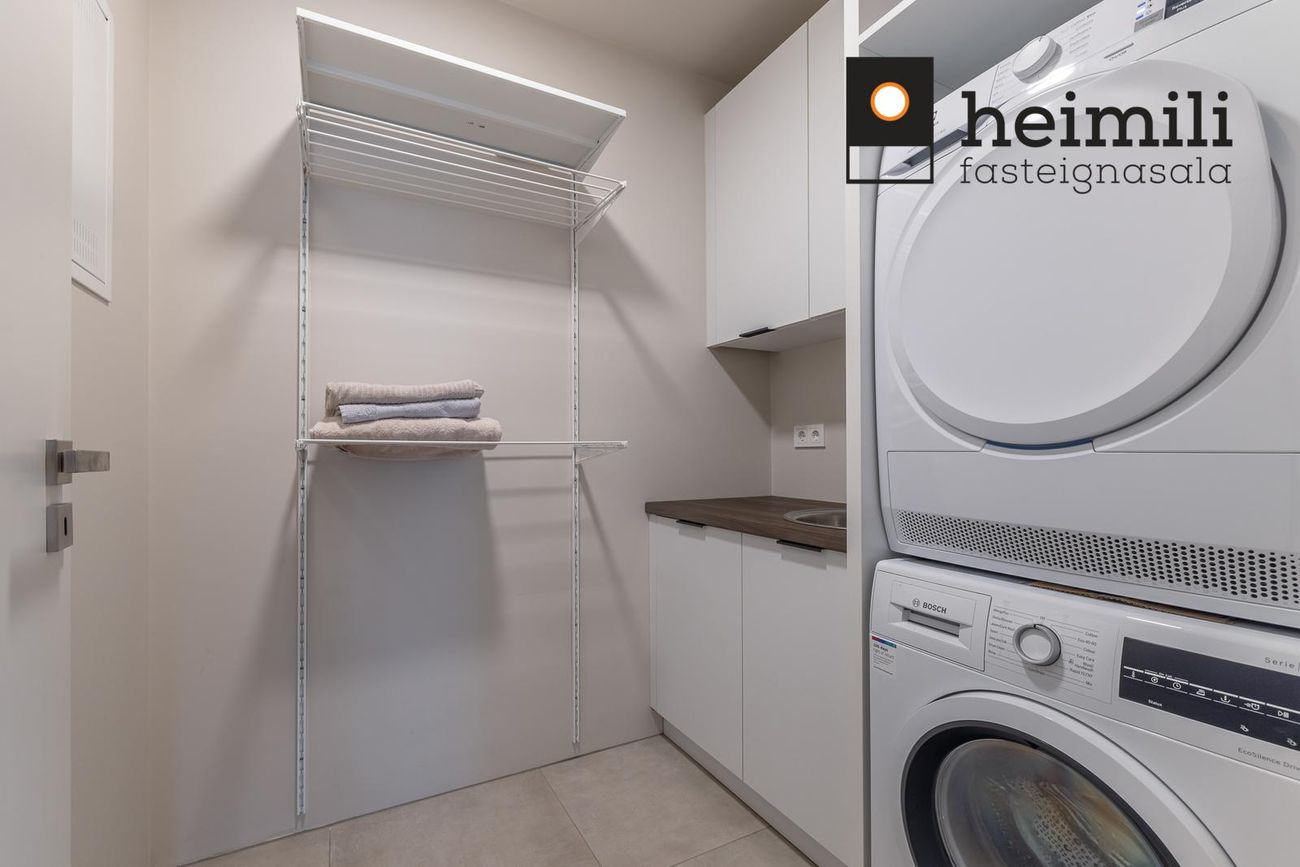 Grensásvegur 1E, 108 Reykjavík