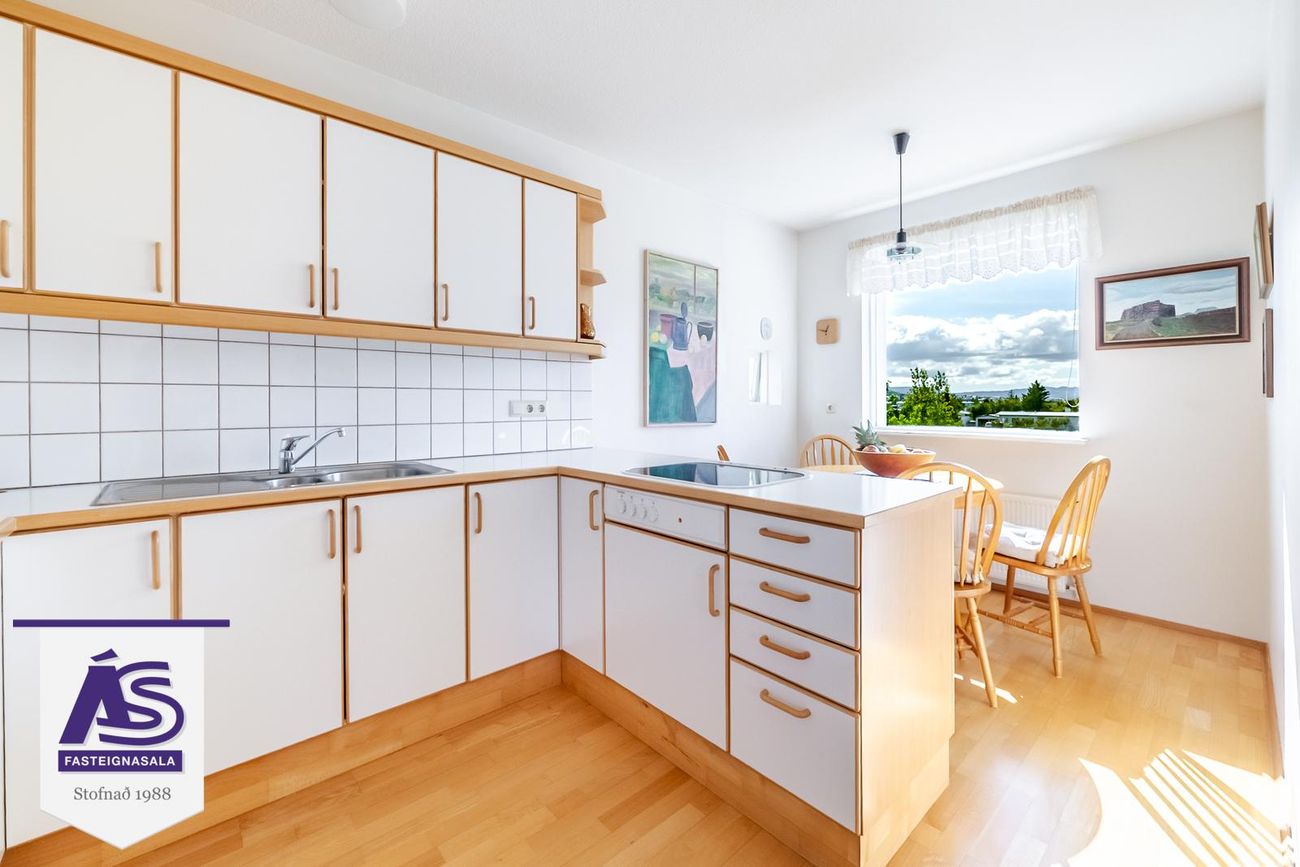 Hjallabraut 33, 220 Hafnarfjörður