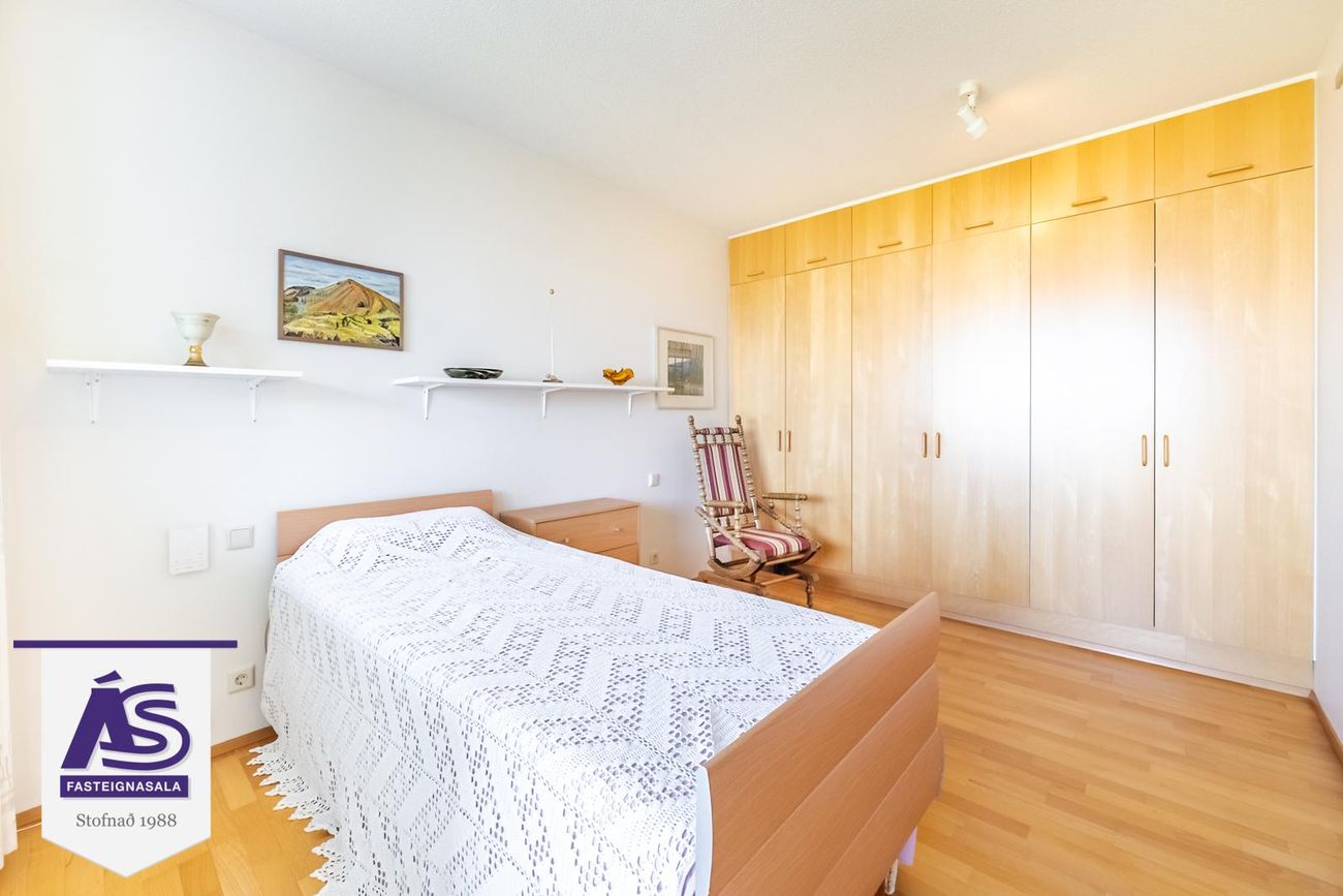 Hjallabraut 33, 220 Hafnarfjörður
