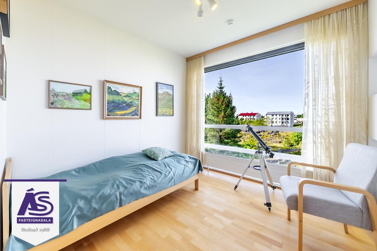 Hjallabraut 33, 220 Hafnarfjörður